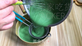 抹茶奶油可丽露，酥脆香浓外层与绵软甜蜜内里，带来双重满足。的做法步骤：7
