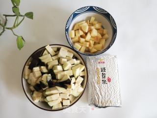 茄子土豆盖浇饭的做法步骤：1