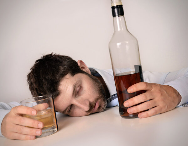 喝蜂蜜水解酒吗