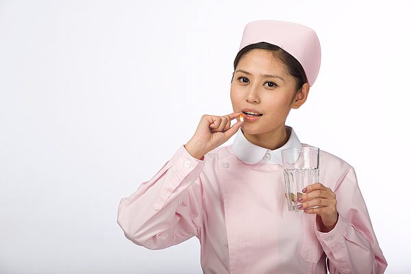 喝京都念慈庵川贝枇杷膏能喝水吗