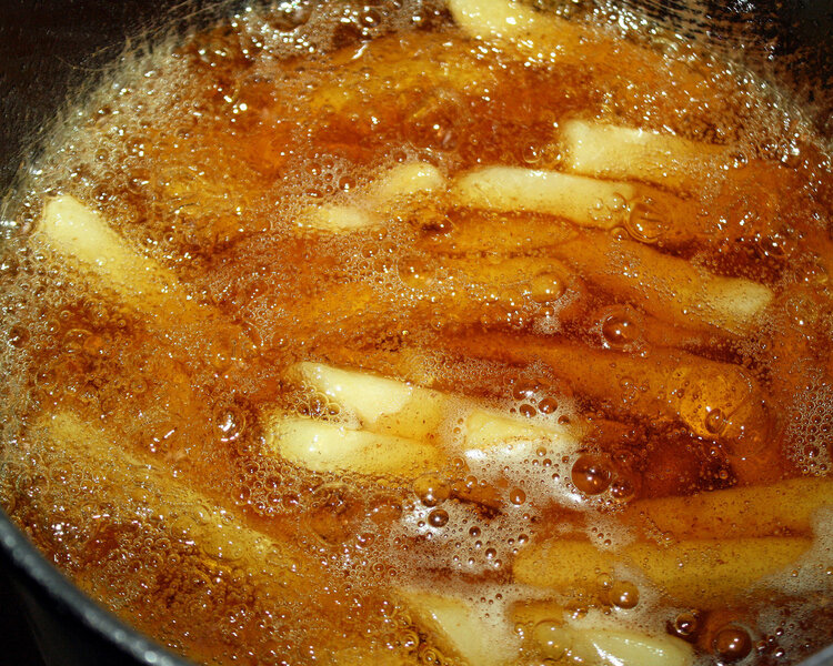 “问题油”频频曝光，消费者如何识别？送你一份食用油挑选攻略