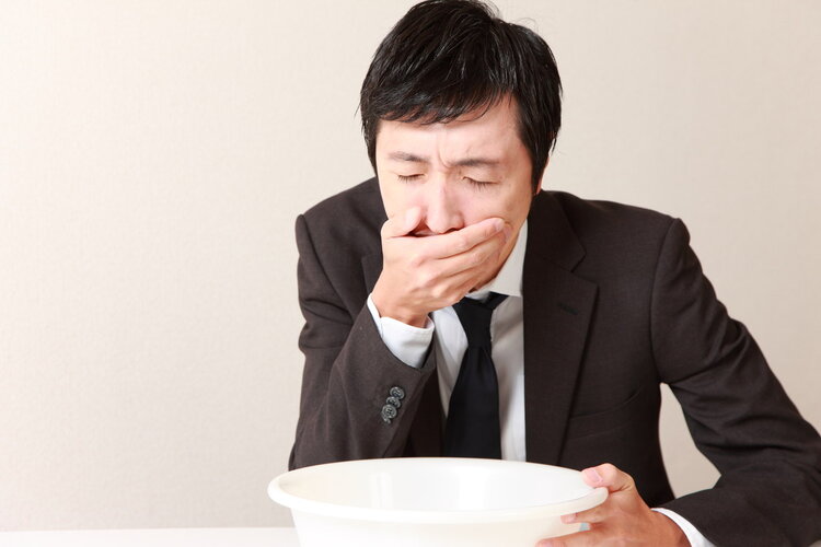 吃菌子中毒后，真的可以看见五彩小人？我在床上“围观”精灵跳舞