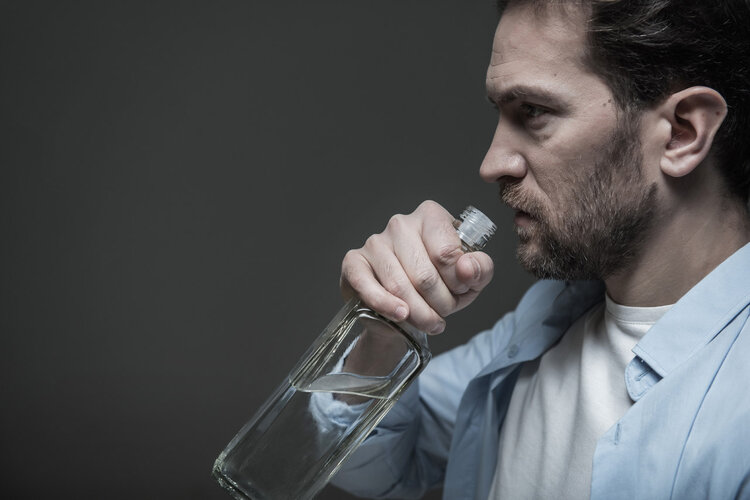 长期喝酒的人注意：4种下酒菜越吃越伤身，劝你赶紧撤下桌