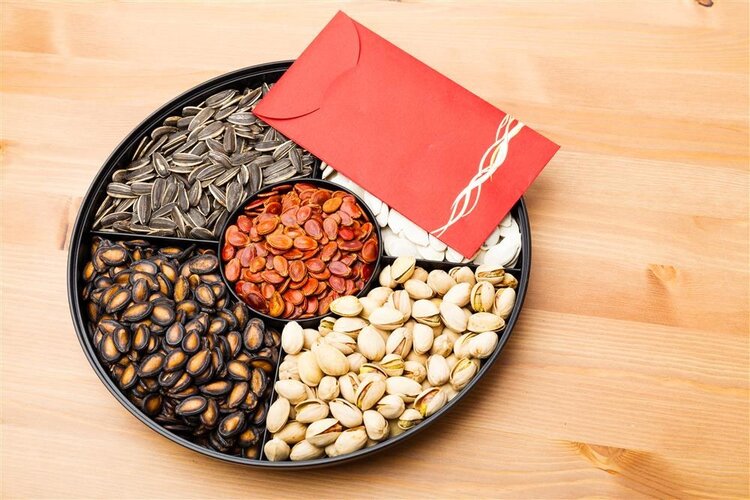 吃瓜子就是喝油？瓜子还能不能吃？过年真正不能吃的是这2种