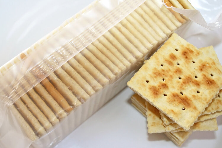 这些食物吃着不咸，隐藏的“盐”很多！难怪你的血压居高不下