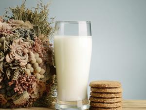 空腹喝牛奶好不好？喝牛奶的4大误区很致命！