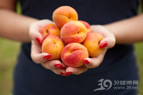 吃水果还能解决去头皮屑的问题？怎样吃水果能去屑呢？