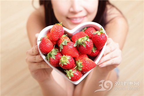 春季宜吃草莓 怎么洗才干净