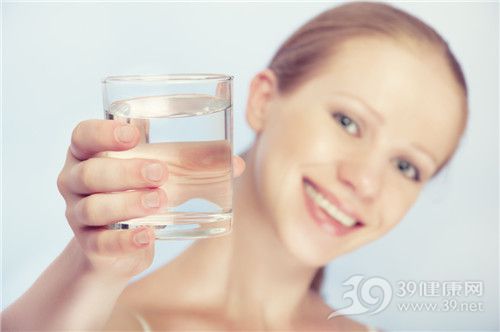 马冠生：防秋燥 喝足水