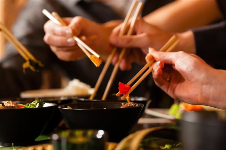 木筷、塑料筷、金属筷,到底哪种筷子更健康?