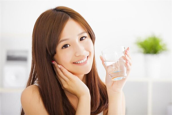 用什么杯子喝水最好？