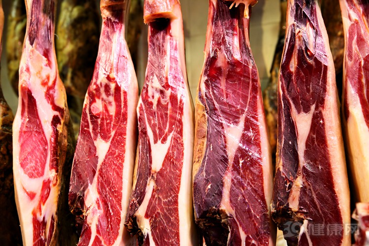 吃腊肉会致癌？食品专家指点4招，放心吃！